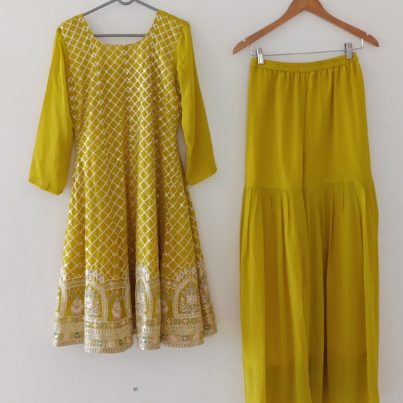 Stunning Salwar Set with Top and pant - Picture 7 of 9